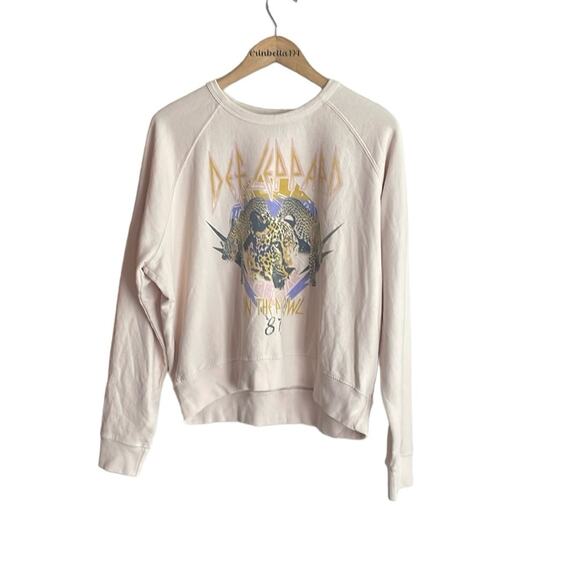 DAYDREAMER Def Leppard On The Prowl Varsity Crew Sweatshirt - Picture 2 of 16